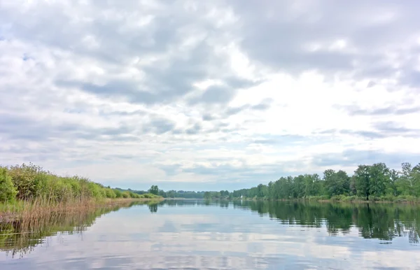 Bellissimo lago — Foto Stock