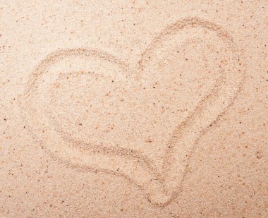 kum üzerinde kalp