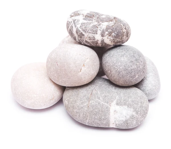 Yuvarlak taşlar üzerinde beyaz izole — Stok fotoğraf