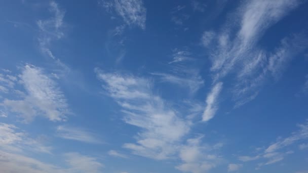 Céu azul com nuvens, lapso de tempo Vídeo De Stock