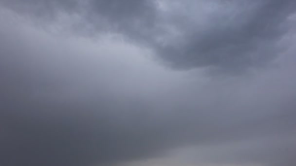 Cielo con nubes de lluvia. Lapso de tiempo — Vídeo de stock
