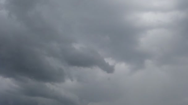 ciel avec nuages pluvieux. Timelapse.