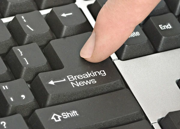 Keyboard with hot key for breaking news — Stock Photo, Image