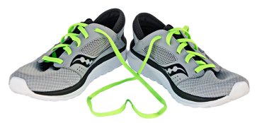 Beyaz arkaplanda izole edilmiş spor ayakkabılar