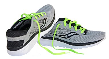 Beyaz arkaplanda izole edilmiş spor ayakkabılar