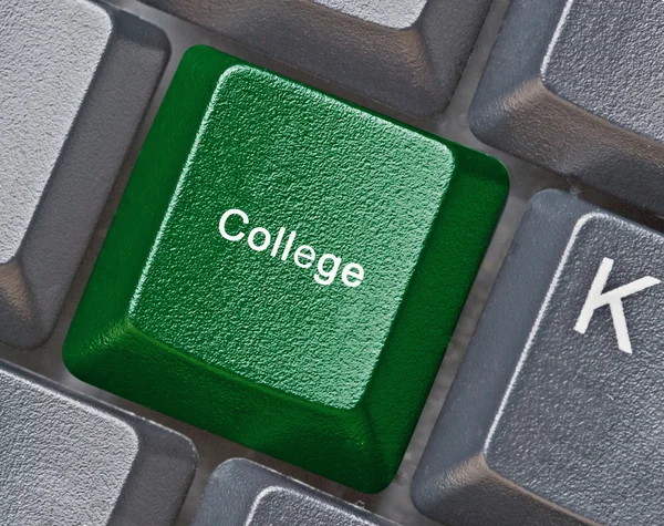 Зеленый ключ для колледжа — стоковое фото
