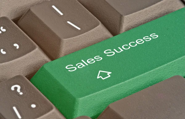Klawiatura z kluczem do sukcesu w sprzedaży — Zdjęcie stockowe