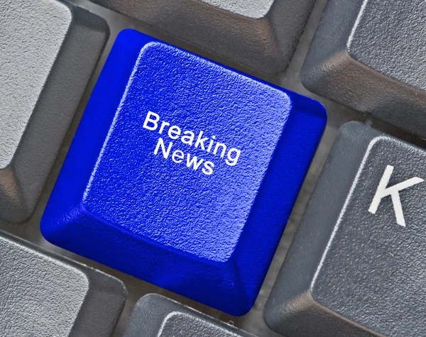 Keyboard with hot key for breaking news — Stock Photo, Image