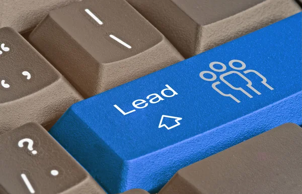 Teclado com chave para geração de leads — Fotografia de Stock