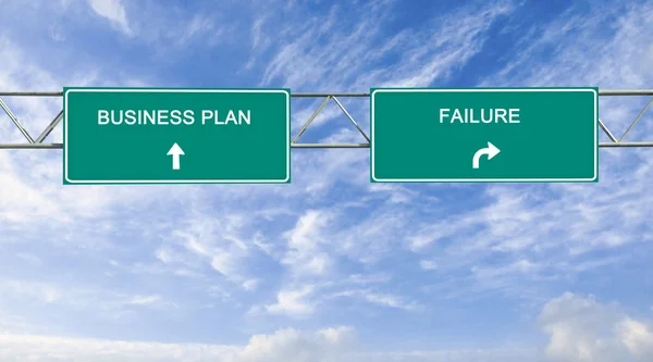 Sinal de estrada para o plano de negócios e fracasso — Fotografia de Stock