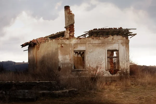 Maison Abandonnée Par Temps Nuageux — Photo