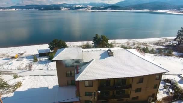 Aerial Footage House Beautiful Lake Shore Winter — Stock videók