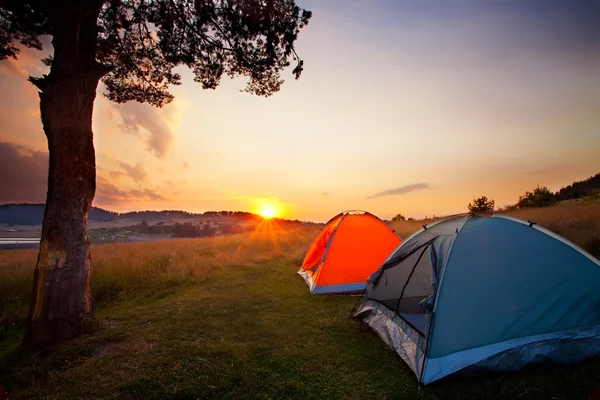 Camp au coucher du soleil — Photo