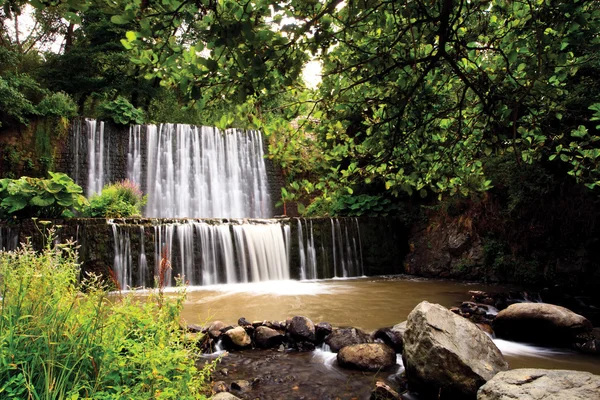 Cascada hecha por el hombre — Foto de Stock