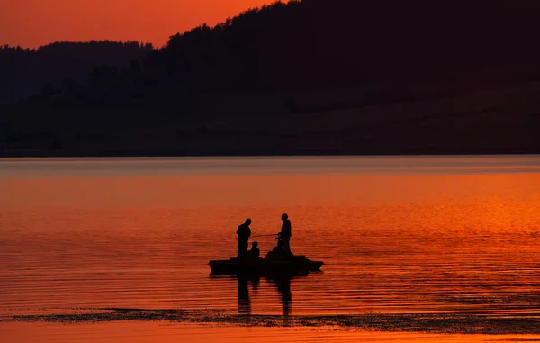 Bateau coucher de soleil rouge — Photo