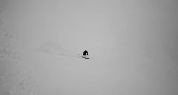 Bw fundo esquiador — Fotografia de Stock