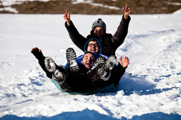 Happy Young Friends Having Fun Winter — стоковое фото