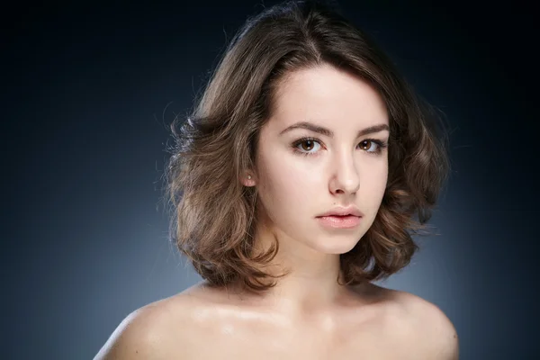 Young beautiful girl portrait — Stock Photo, Image