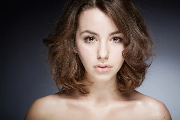 Young beautiful girl portrait — Stock Photo, Image