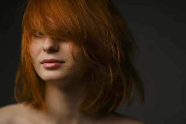 아름 다운 빨간 머리 소녀 초상화 — 스톡 사진