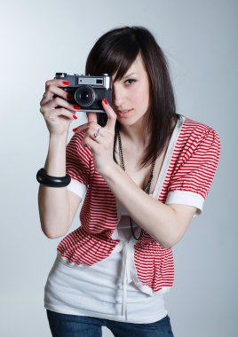 genç güzel kız retro kamera ile
