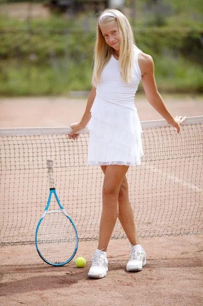 Hermosa chica joven tenista — Foto de Stock