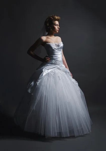 Young beautiful bride in wedding dress — Stock Photo, Image