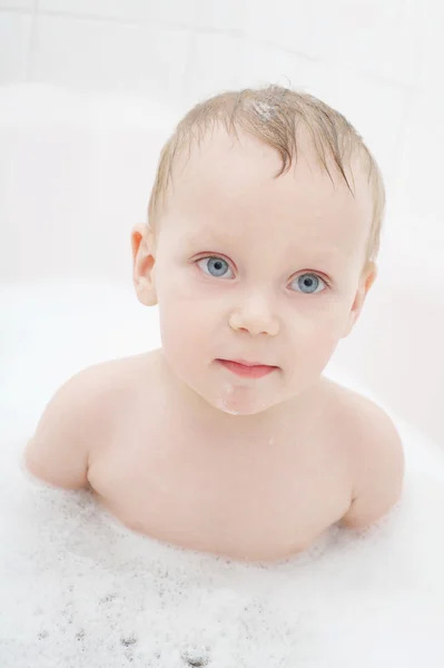 Little boy washing in bath — Stock Photo, Image