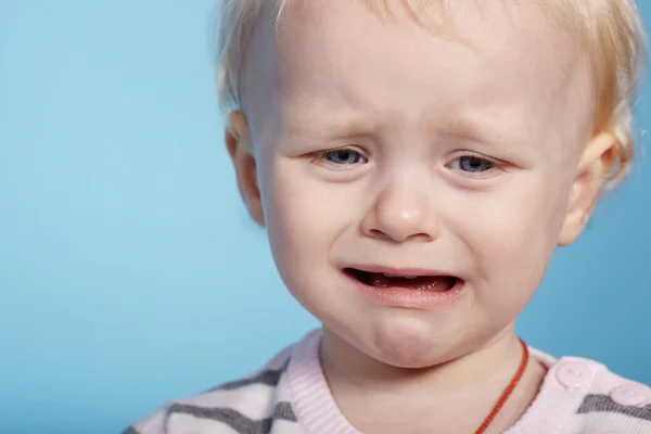 Lilla söta barn med tårar på ansikte — Stockfoto