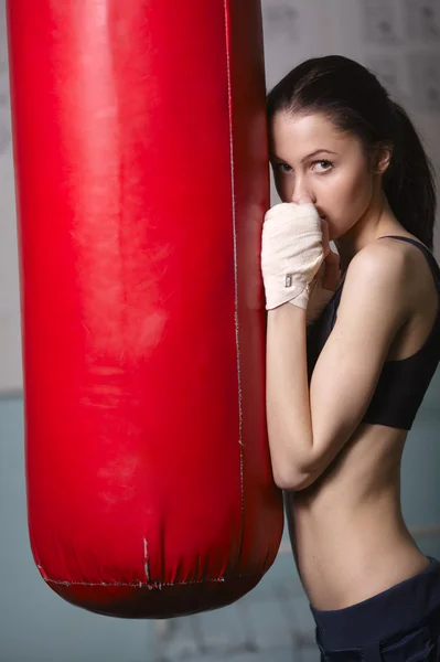 Menina em luvas de boxe — Fotografia de Stock