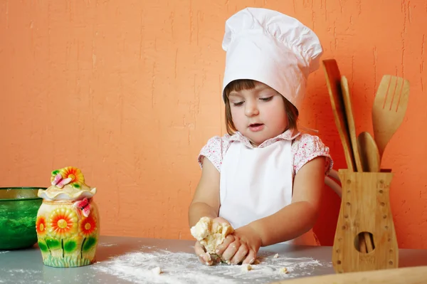 Lilla söta kock Matlagning kex — Stockfoto