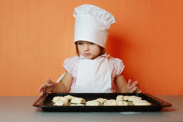 Lilla söta kock Matlagning kex — Stockfoto