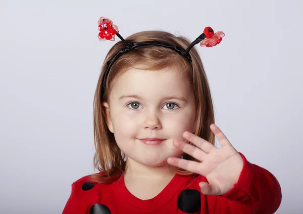 Pequeña chica divertida en traje de mariquita — Foto de Stock