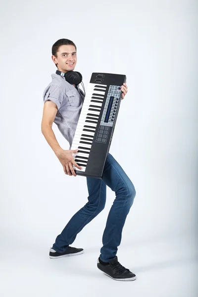 Foto de menino com piano — Fotografia de Stock