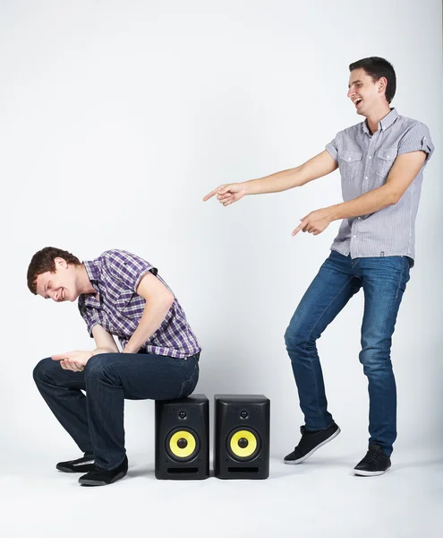 Dois meninos engraçados com alto-falantes — Fotografia de Stock