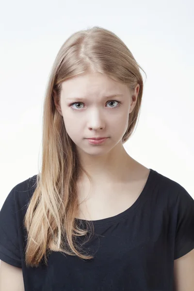 Mooie tiener meisje grimassen — Stockfoto