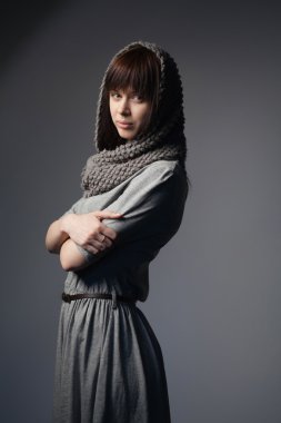 örme atkı portre ile güzel kız