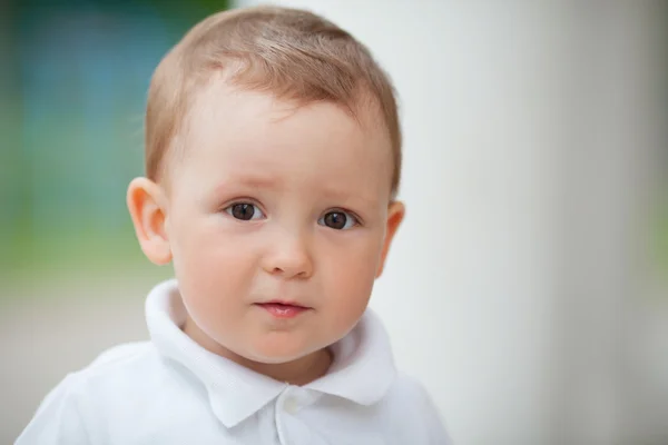 Retrato de menino liitle feliz — Fotografia de Stock