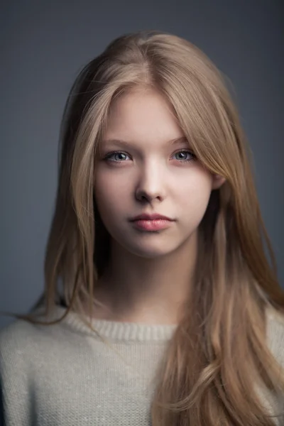 Beautiful blond teen girl portrait — Stock Photo, Image