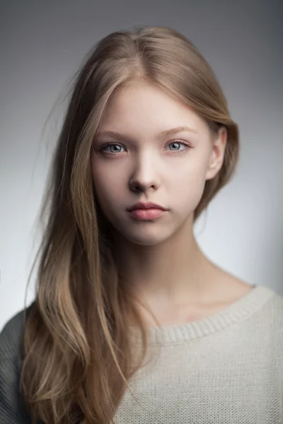 Beautiful blond teen girl portrait — Stock Photo, Image