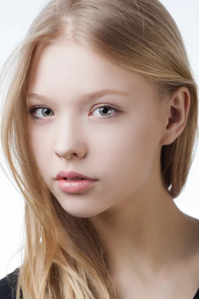 Beau blond adolescent fille portrait — Photo