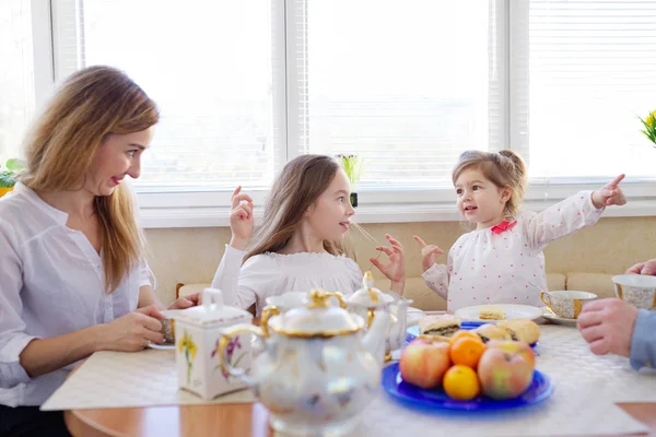 Family has breakfast in the morning — Stock Photo, Image