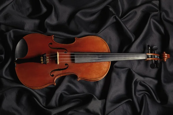 Violino envelhecido na textura escura — Fotografia de Stock