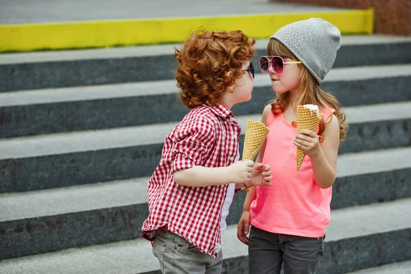 Photo of two cute hipsters — Stock Photo, Image