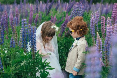 iki komik küçük gelinle damat