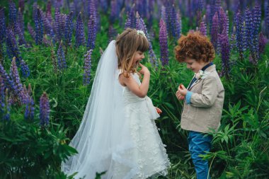 iki komik küçük gelinle damat