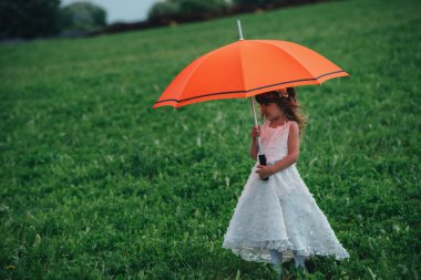 Gelin elbise ile güzel kız