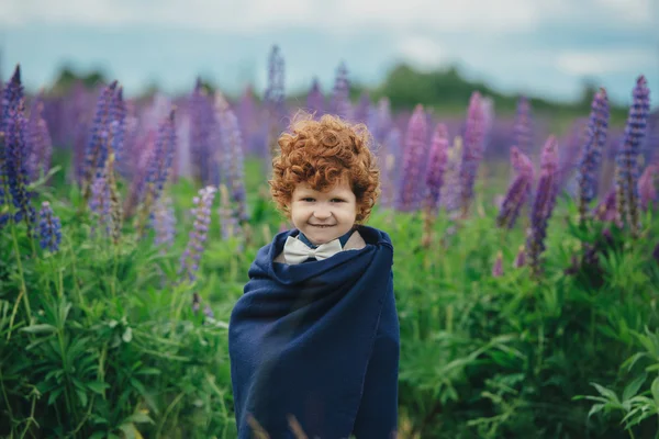 Hermoso chico de pelo rojo moderno — Foto de Stock