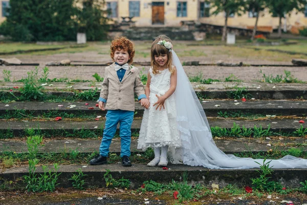 iki komik küçük gelinle damat