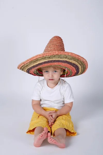 Menino bonito com sombrero — Fotografia de Stock